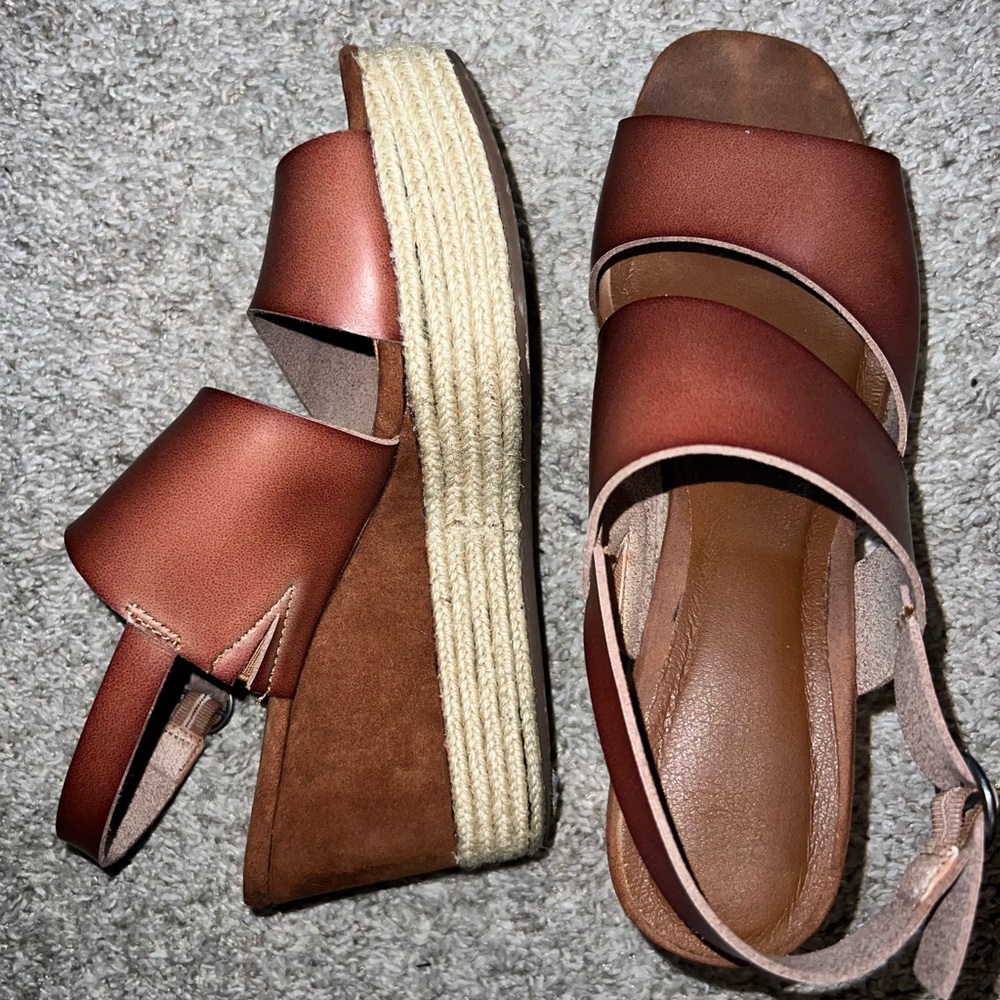 Elegant Brown Platform Sandals